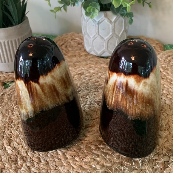 Vintage stoneware pottery, Brown Drip Glaze Salt & Pepper Shaker set, EUC - Picture 3 of 7